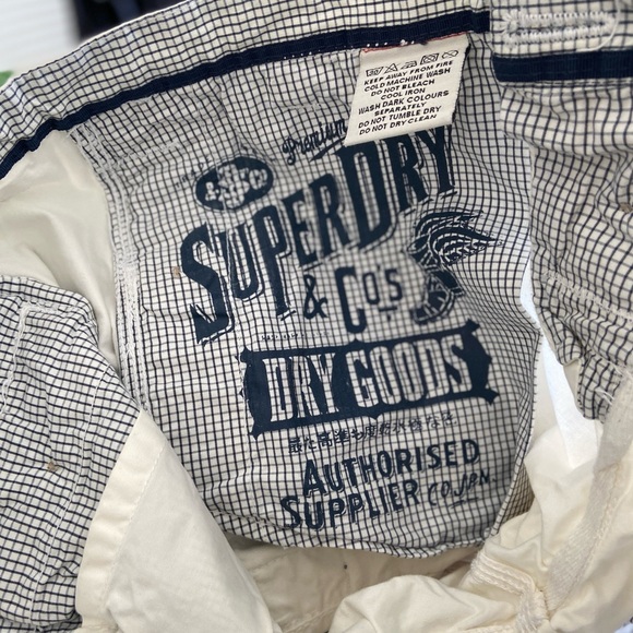 Superdry Limited Edition White Shorts 1 inch inseam - Picture 3 of 6